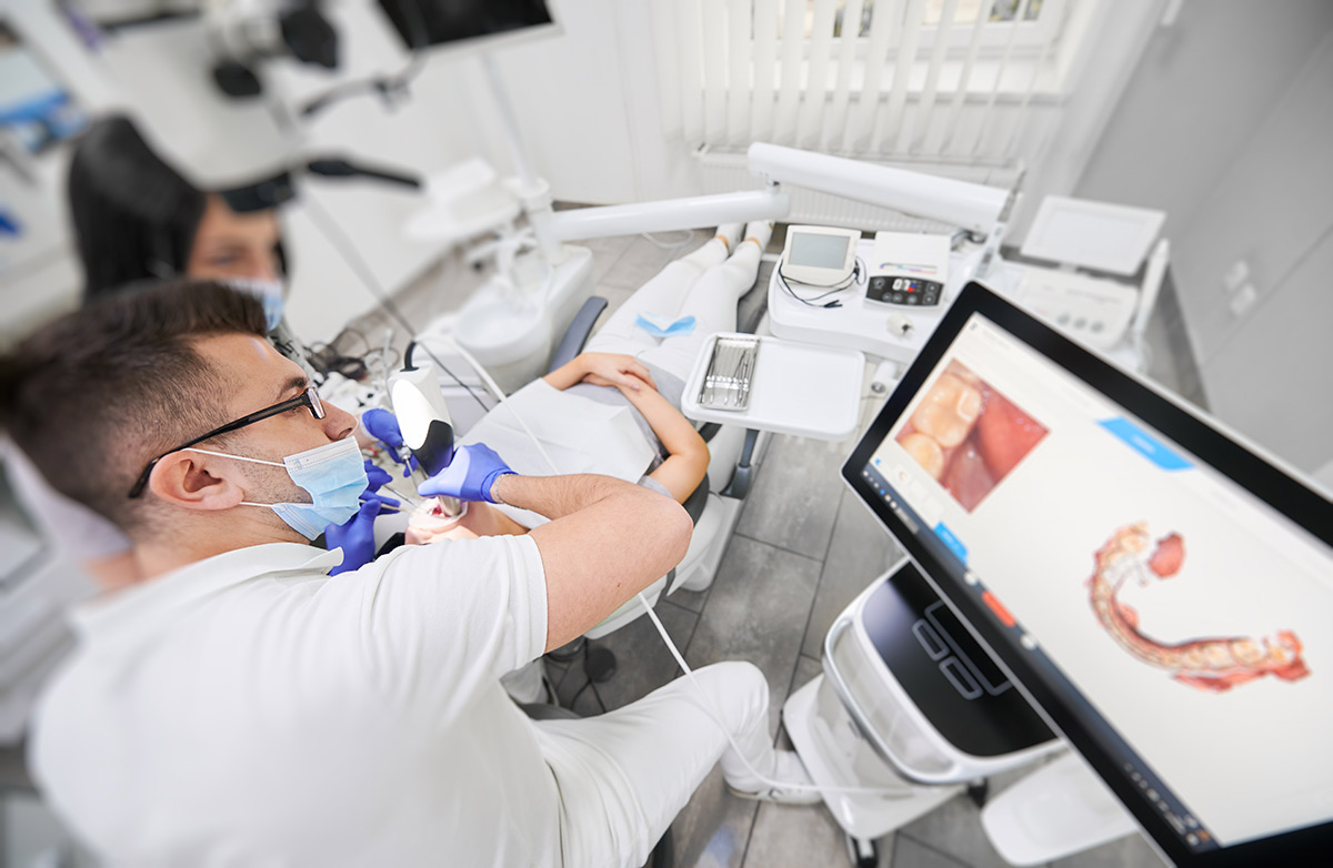 Dentista a Monza: cure complete e tecnologie avanzate