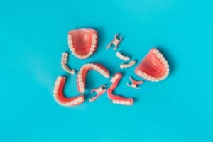 quanto costa una dentiera prezzi differenze e soluzioni 3
