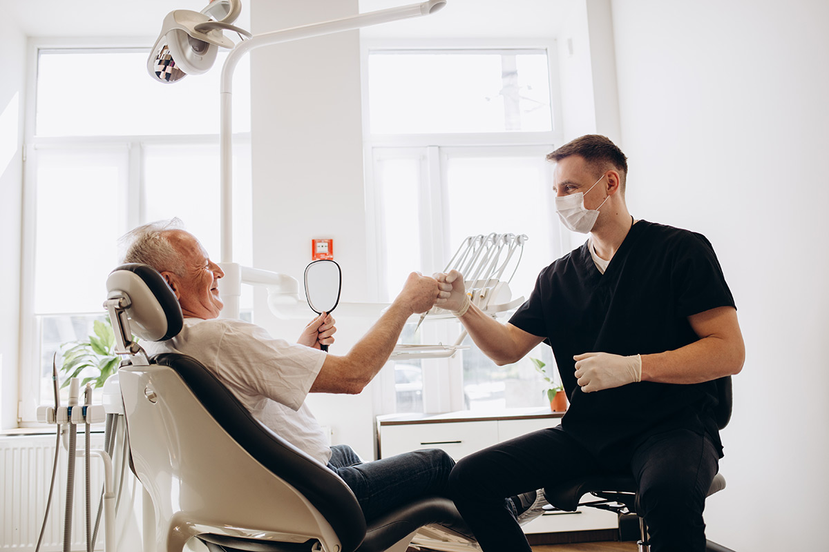Quanto costa una dentiera: prezzi, differenze e soluzioni