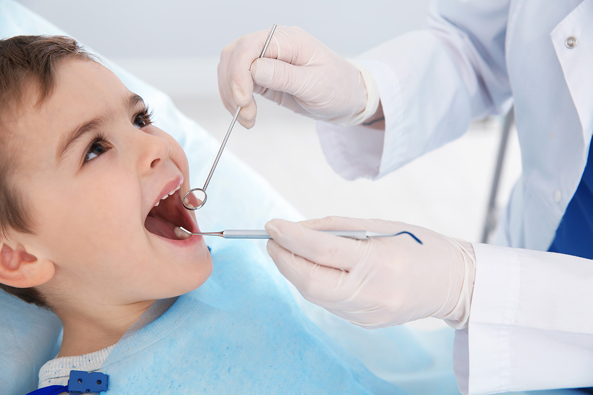 Dentista per bambini a Monza: quando iniziare i controlli